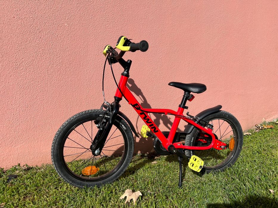 Bicicleta criança Decatlhon B-TWIN 900 roda 16 +barra aprendizagem