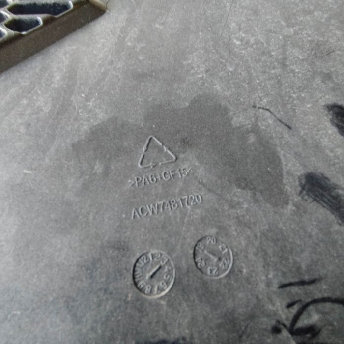 Agco ciagnik panel boczny pod maske Valtra massey fendt