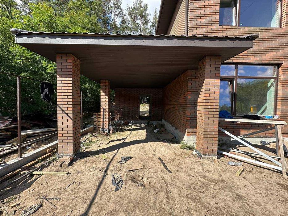 Стильний будинок з прямим вихідом в ліс