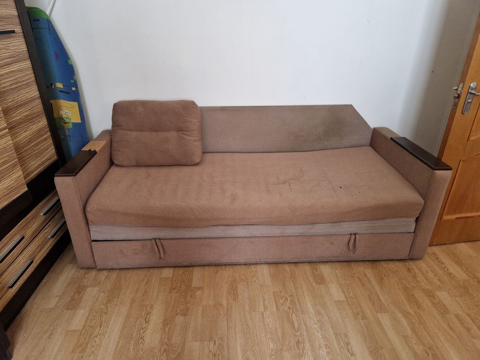 Продам меблі. Ціна символічна.