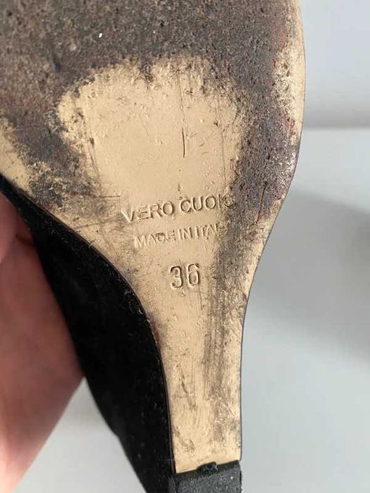 Buty na obcasie czarne zamszowe vero cuoio 36