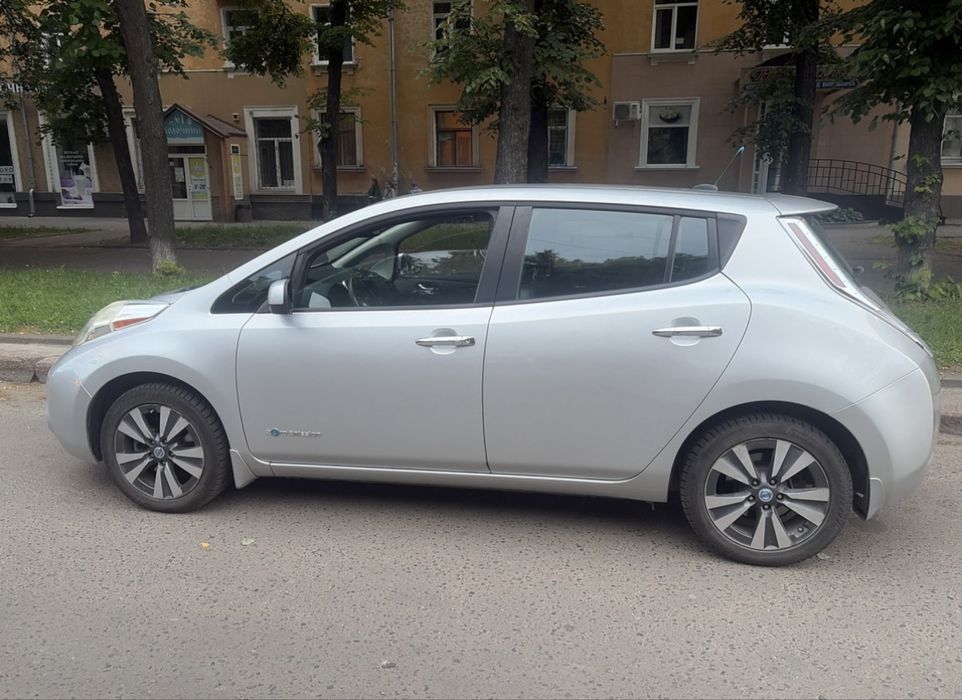 Nissan  Leaf  2014