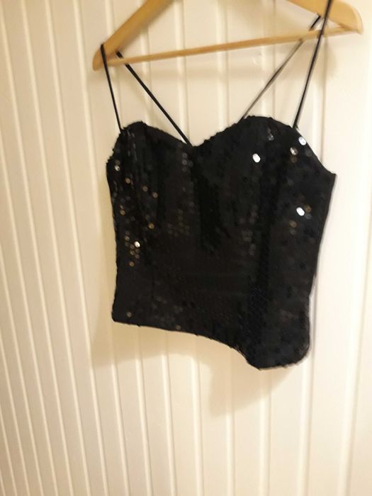 Piękny gorset z cekinami na fiszbinach