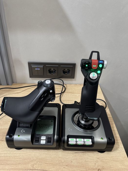 Джойстик  Logitech G Saitek X52 Pro Flight Control System (HOTAS)