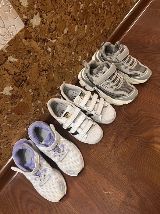 Кросівки nike + дві пари за компанію. Одним лотом.