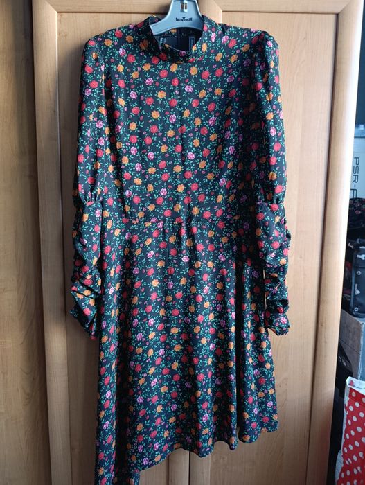 Asymetryczna sukienka w kwiaty