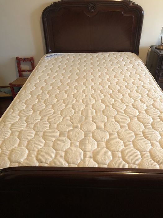 Cama em mogno a bom preço