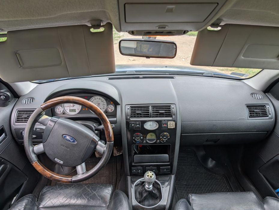 Ford Mondeo ST 220