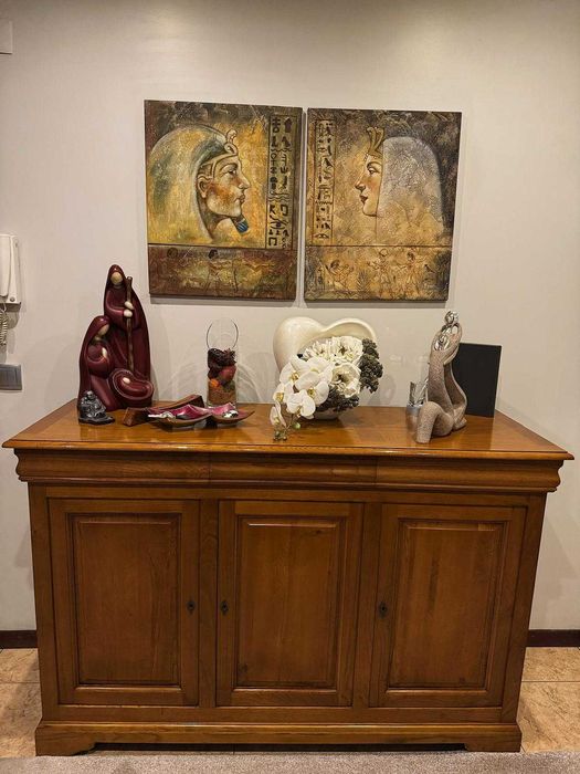 Aparador em madeira maciça