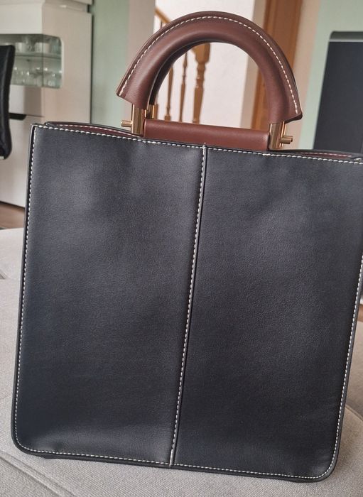 Torebka  czarna  z brązowym uchwytem