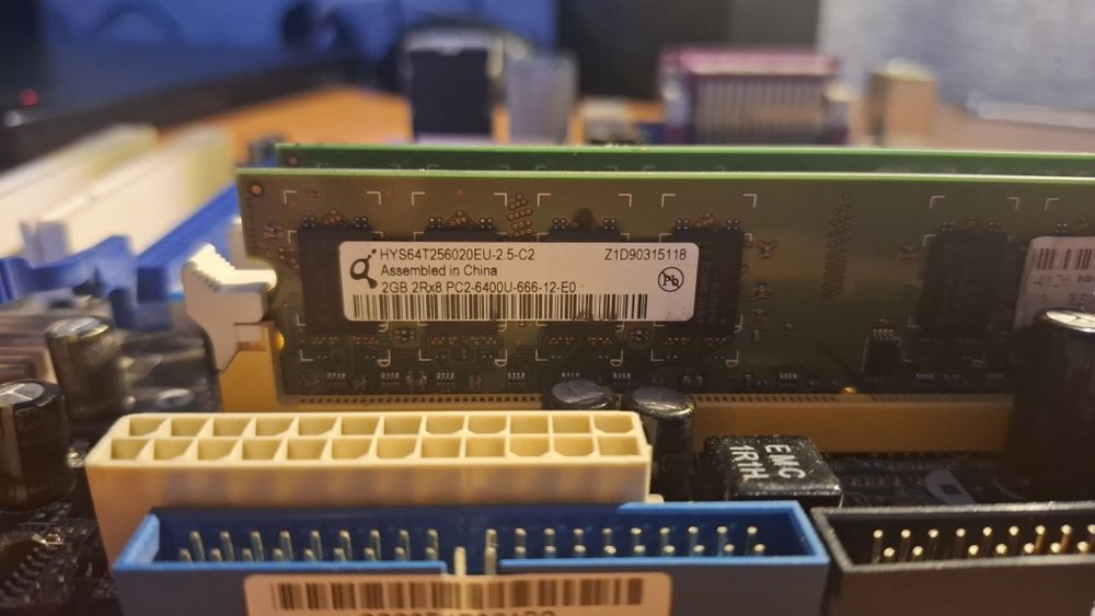 Комплект на 775 сокете, Core2Quad Q6600, 4гб