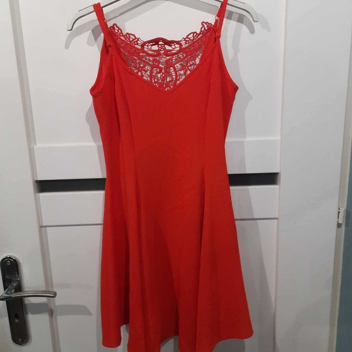 Sukienka damska krótka koronka na plecach