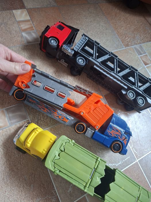 Hot wheels автовоз вантажівки руйнівники