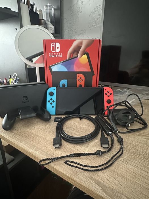 Nintendo Switch OLED (б/в, стан ідеал)
