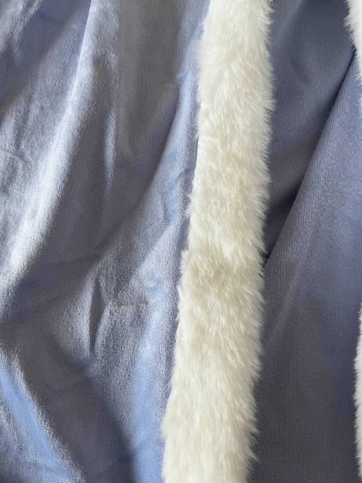 Capa Rainha das Neves Zara azul com capuz e pelo, 6-14 anos, nova