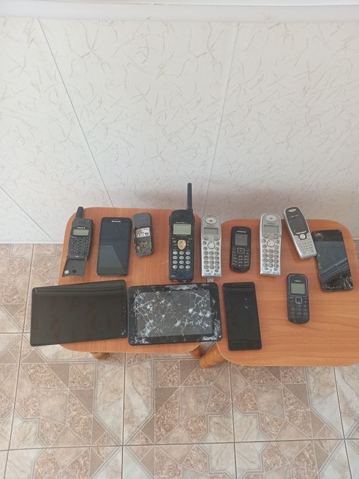 Продам    телефони