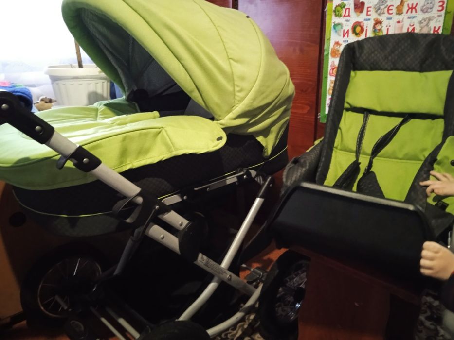 Продам дитячу коляску.