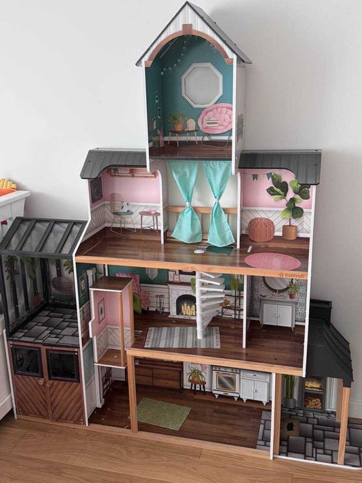 Drewniany domek dla lalek KidKraft