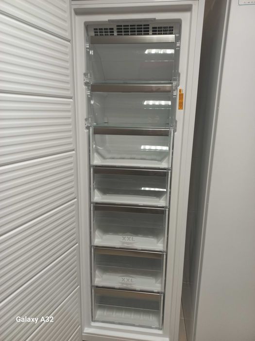 Vendo Congelador Whirlpool 6th Sense vertical