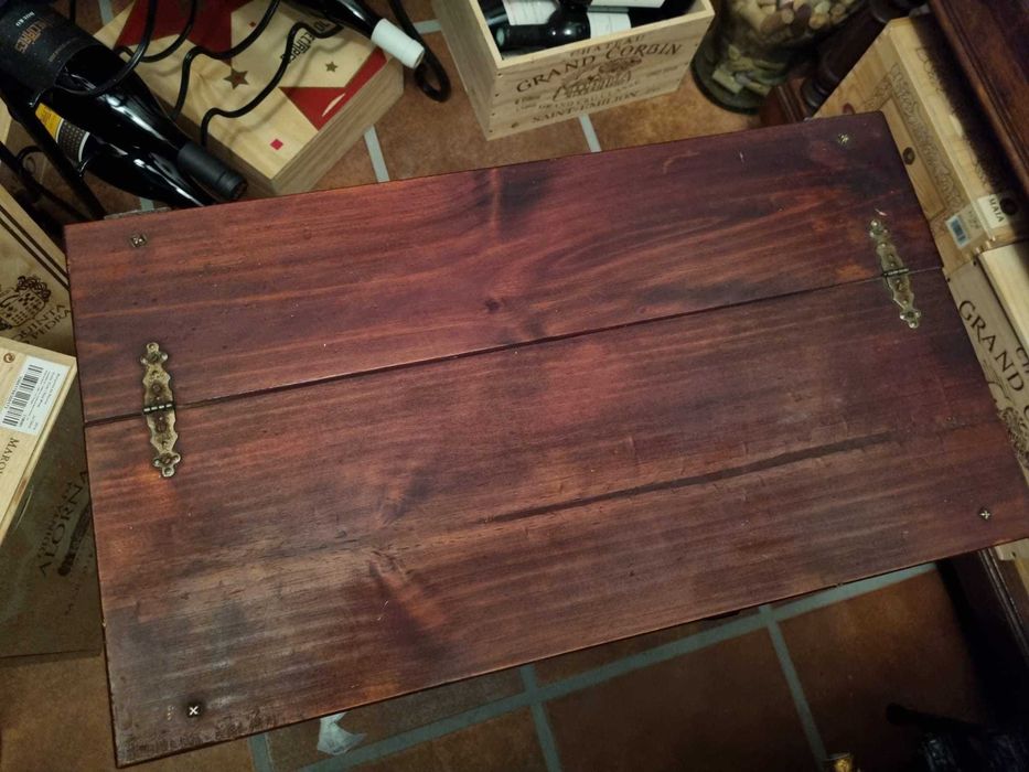 Garrafeira modular com rodas