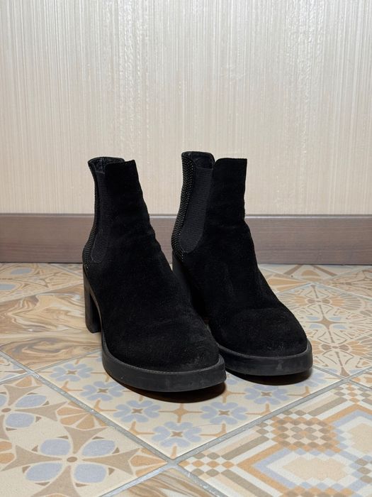 Продам Чорні замшеві черевики челсі NOW