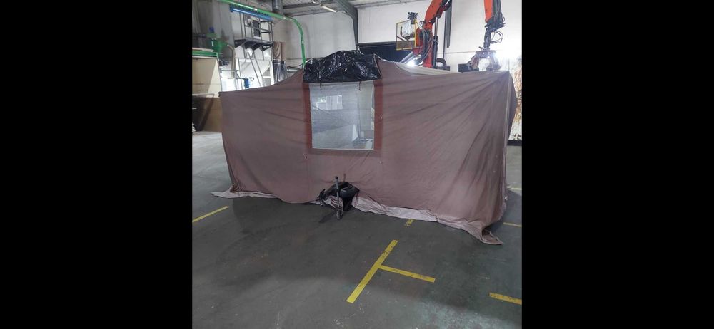 Auto tenda em bom estado geral, esta equipada, praticamente nova..