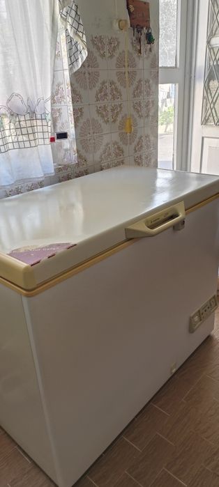 Arca congeladora classe A+, Ariston , como nova