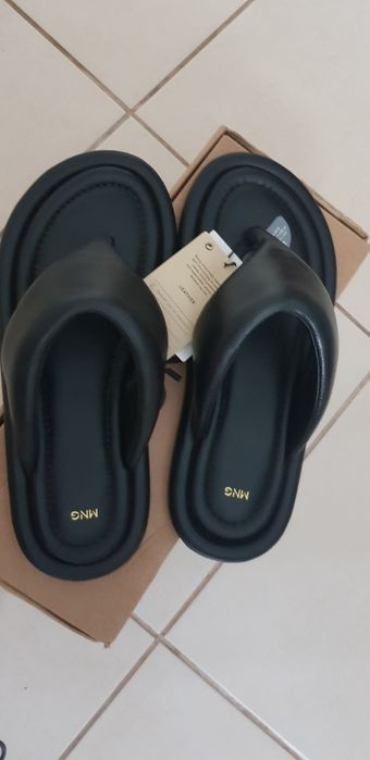 Mango nowe czarne skórzane japonki r.35