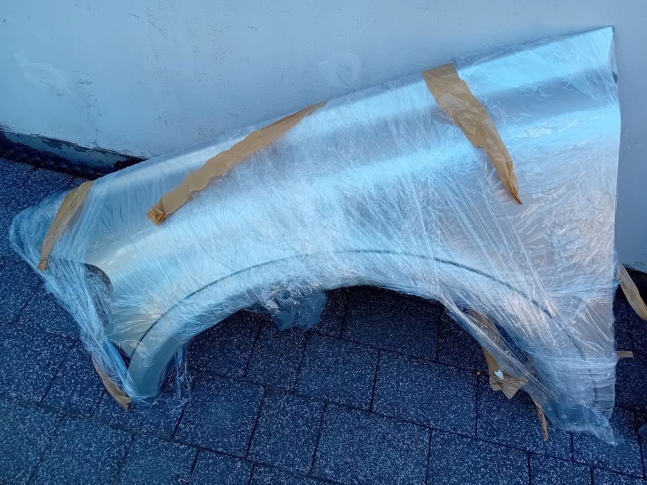 Volvo C30, błotnik przedni stan bdb