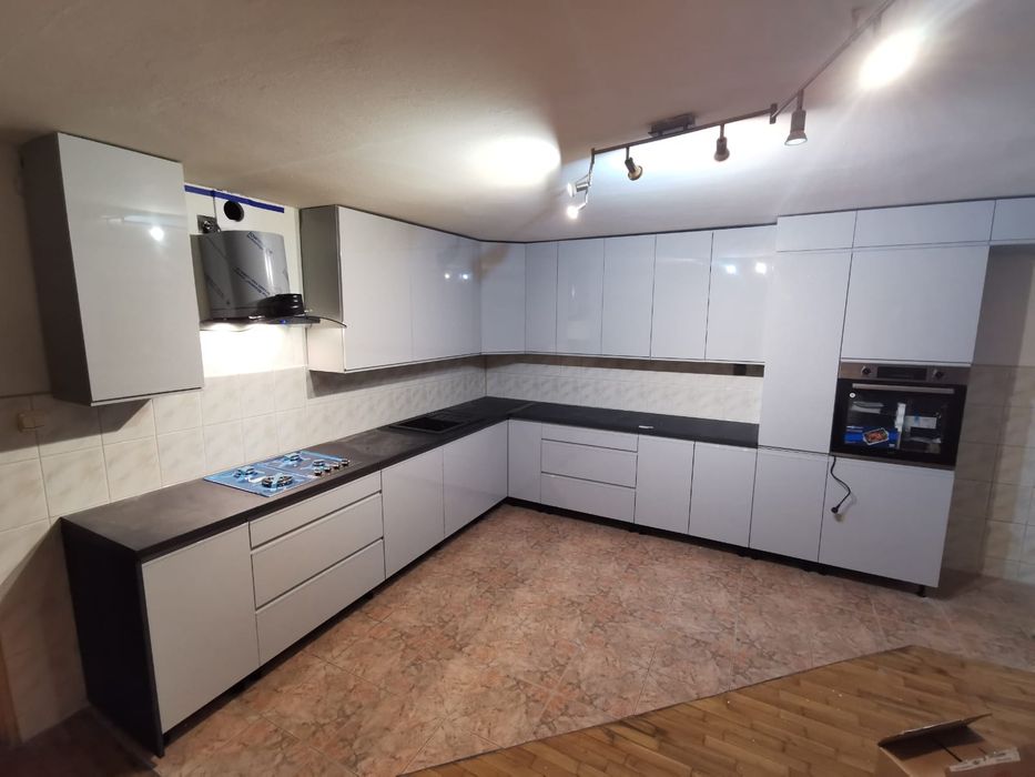 Montaż Składanie Skręcanie  Mebli pokojowych  kuchennych, montaż AGD