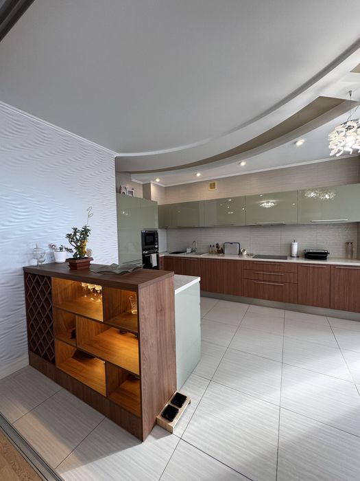 Сдам новострой 3 комнатную квартиру 150м2 ул. О.Яроша,22