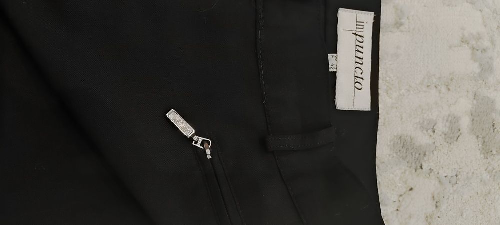 Чорні штани з високою посадкою