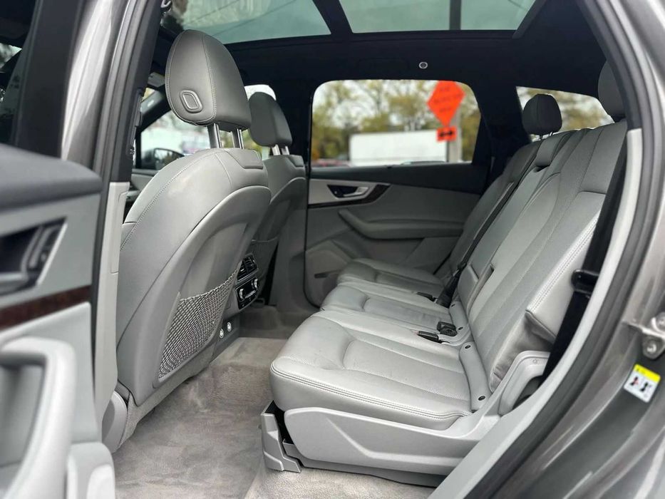 Audi Q7 2019 Premium Plus — большой премиум для семьи и путешествий