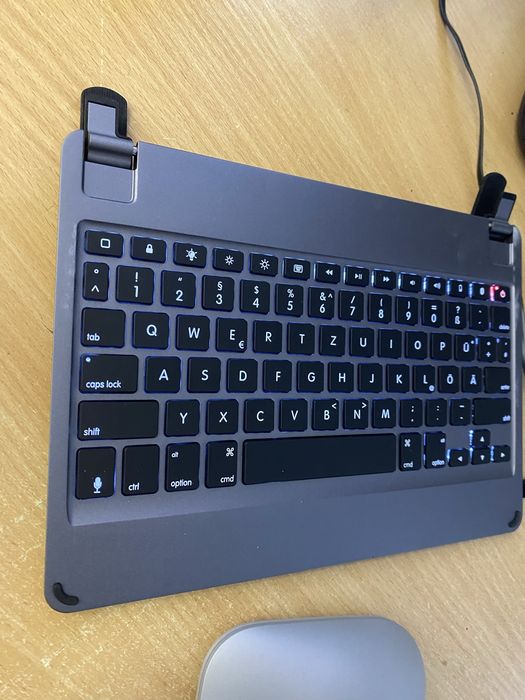 Бездротова Bluetooth-клавіатура BRYDGE BRY80022 Бездротове Bluetooth-підключення з планшетами, ноутбуками, смартфонами