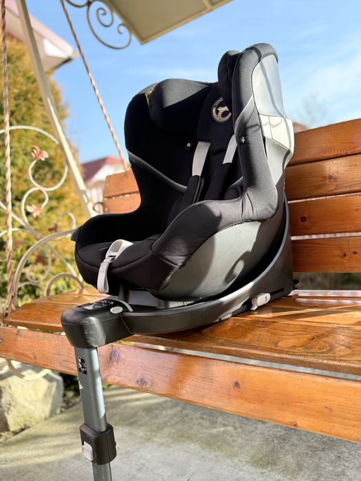 Продам автокрісло Cybex з базою Ізофікс
