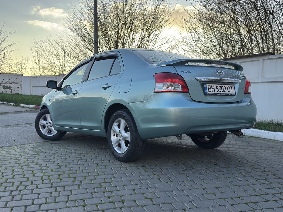 Продам Тоёту Ярис на автомате!