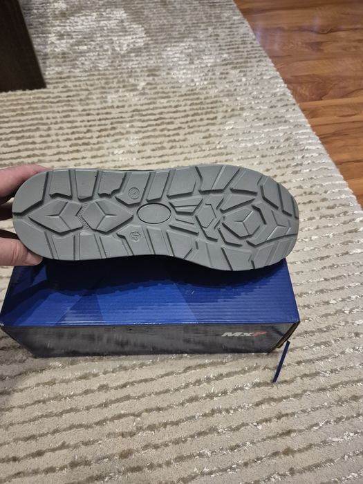 Buty robocze z noskiem.