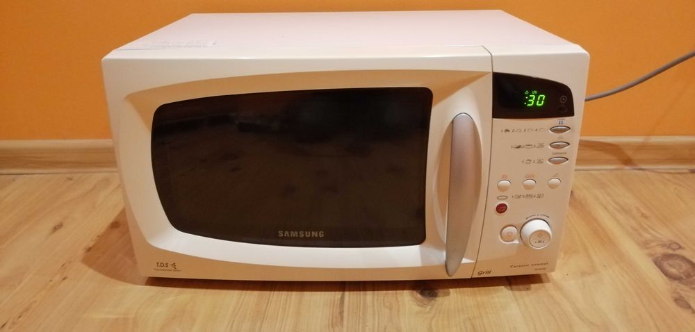 Kuchenka mikrofalowa z grillem Samsung CE287DN, TDS, emalia, 23 litry,