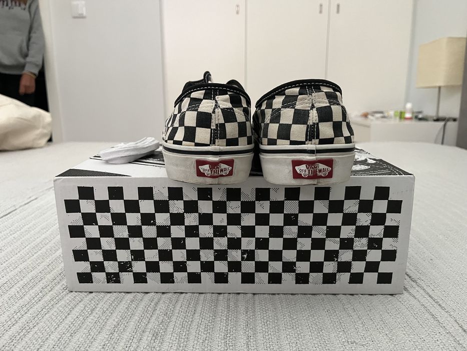 Vans classic preto e branco - tam. EU 42,5 US 9,5, como novos!