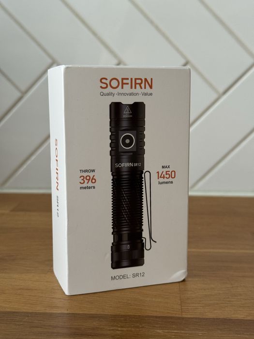 Latarka miotaczowa Sofirn SR12 1450 lm z akumulatorem 18650