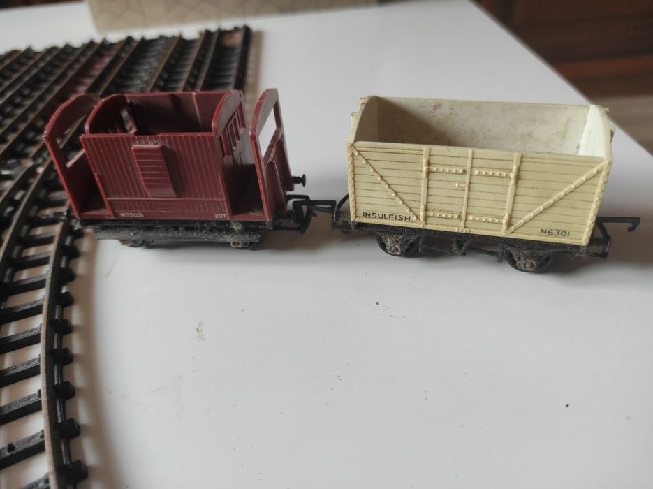 Kolejka Tri-ang tory 22 sztuki dwa wagony towarowe