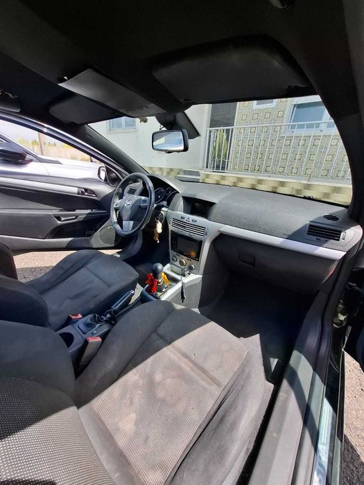 Opel Astra GTC 2010