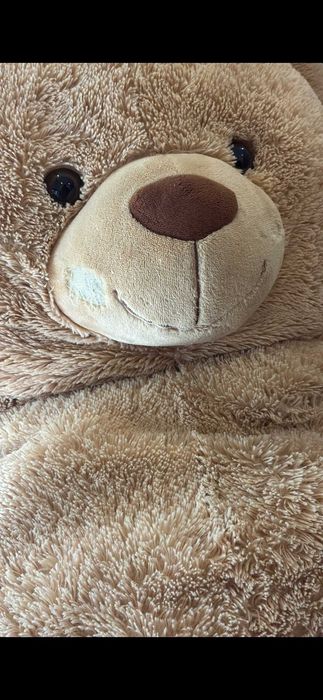Peluche urso gigante.Excelente estado.1.40cm de altura e 1.m de largura de braço  a braço Levantar em Famalicão