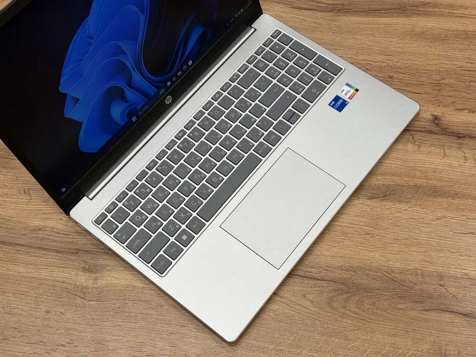 HP 15.6" i5-1334U/16GB/512Nvme na garantia