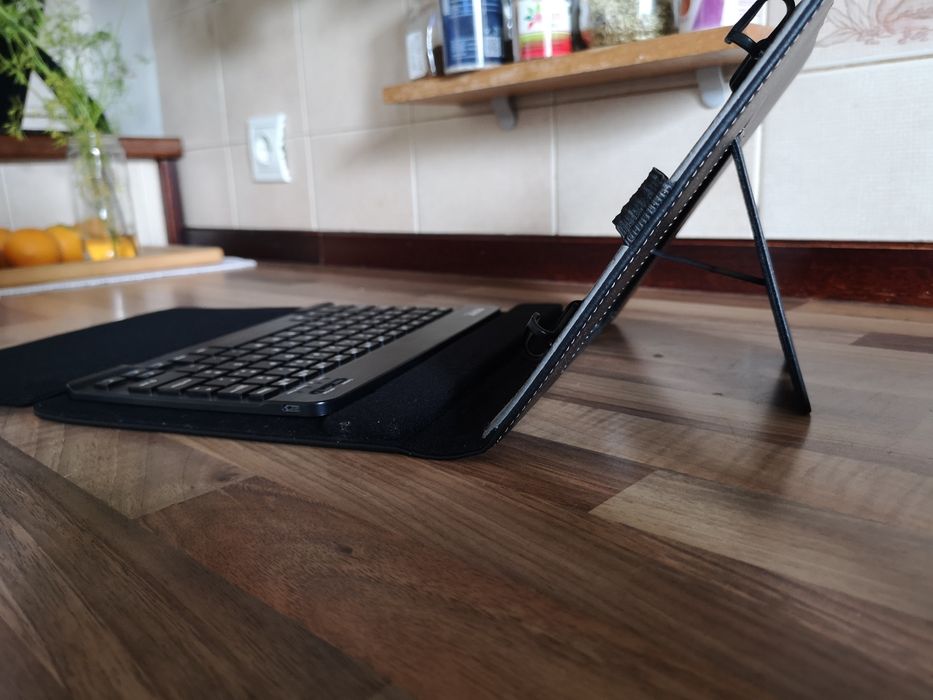 Teclado Bluetooth e capa para tablet 10"