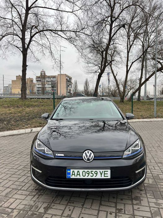 Оренда електромобіля Volkswagen e-Golf Highline