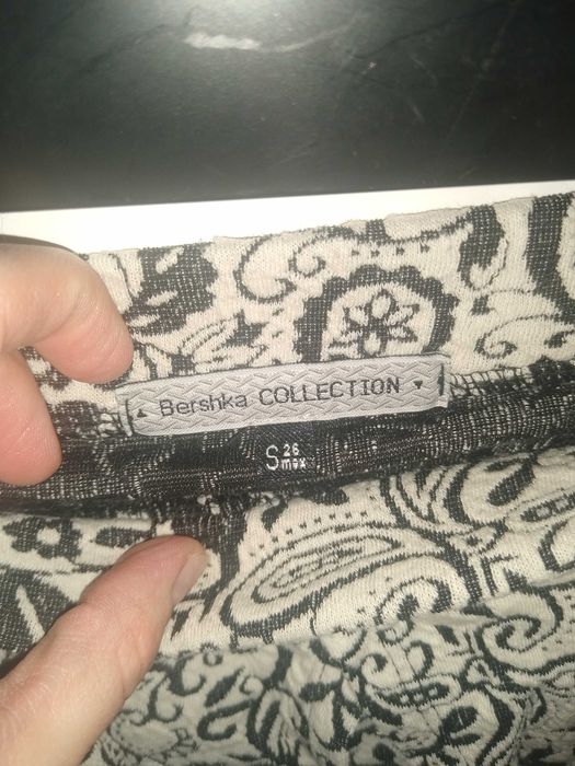 Spódniczka mini spódnica baskinka Bershka czarno biała tuba