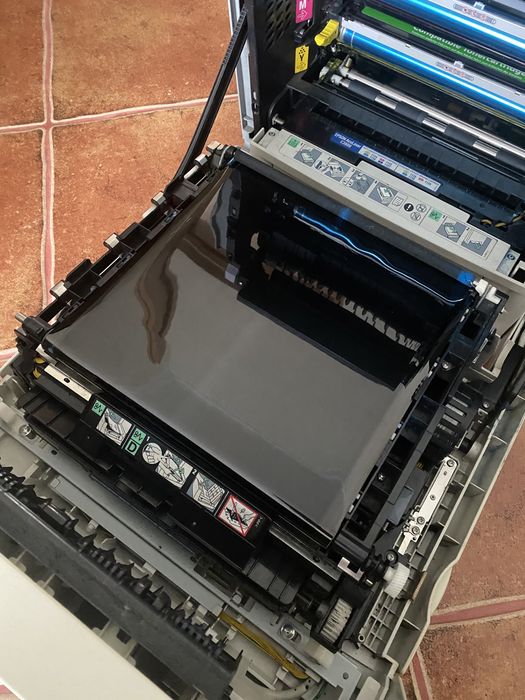 Epson Aculaser C3800DN. Погано друкує. Всього надруковано 40.000 стр