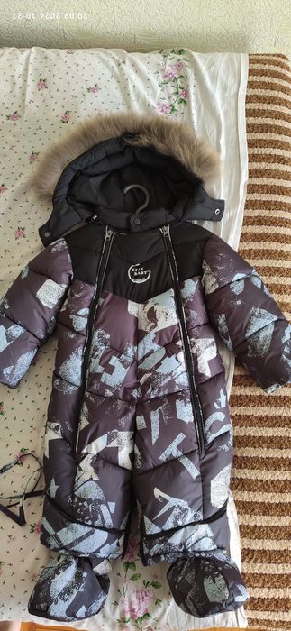 Детский зимний комбинезон.