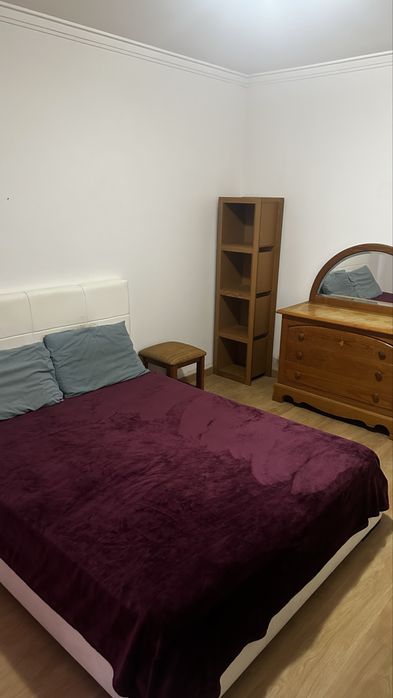 Aluga-se quarto na costa da caparica